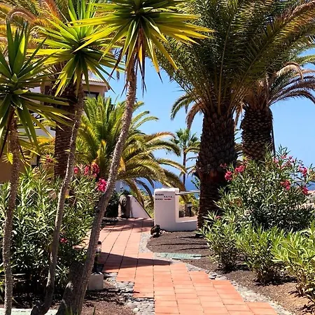 Üdülőközpont Tropical Garden, Sunshine, Heated Pool