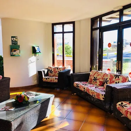 Tropical Garden, Sunshine, Heated Pool Ośrodek wypoczynkowy *