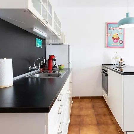 Tropical Garden, Sunshine, Heated Pool Ośrodek wypoczynkowy *