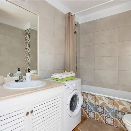 Tropical Garden, Sunshine, Heated Pool Resort *