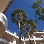Tropical Garden, Sunshine, Heated Pool 리조트