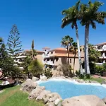 Tropical Garden, Sunshine, Heated Pool 리조트